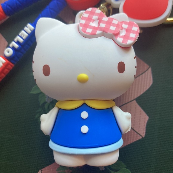 Hello Kitty Keychain - Picture 3 of 4